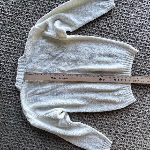 VINTAGE CARRIAGE COURT CABLE KNIT OVERSIZE SWEATER SIZE M - Picture 9 of 11